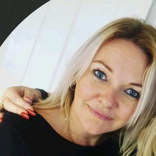 Profile Picture of Clare Burleigh (@clareburleigh) on Tiktok