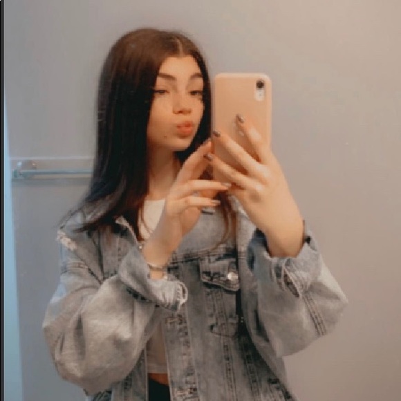 Profile Picture of Kenzie Trajcevski (@kenztrajcevski) on Poshmark