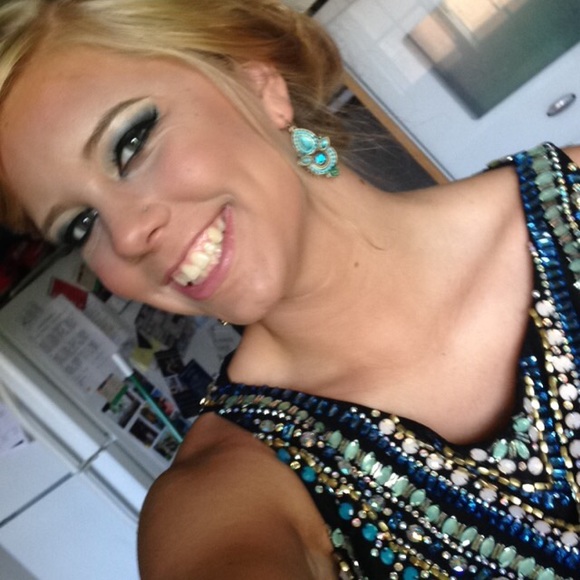 Profile Picture of Rayna Whitmore (@raynalyn) on Poshmark