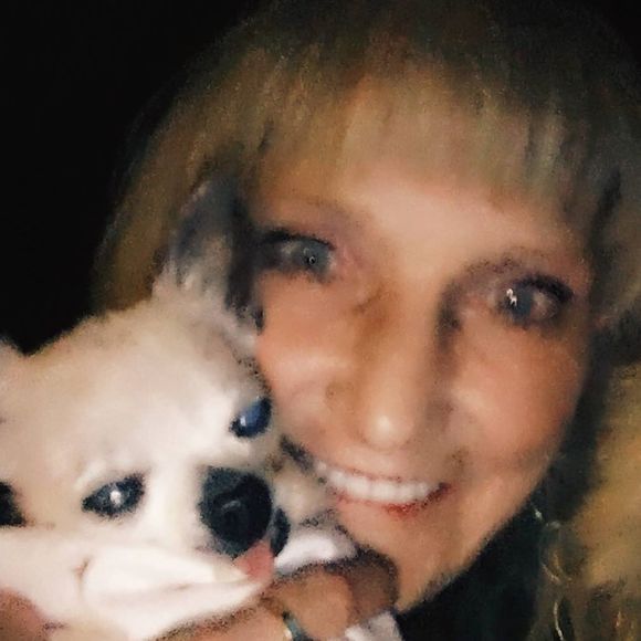 Profile Picture of Brenda Craver (@brendacraver) on Poshmark