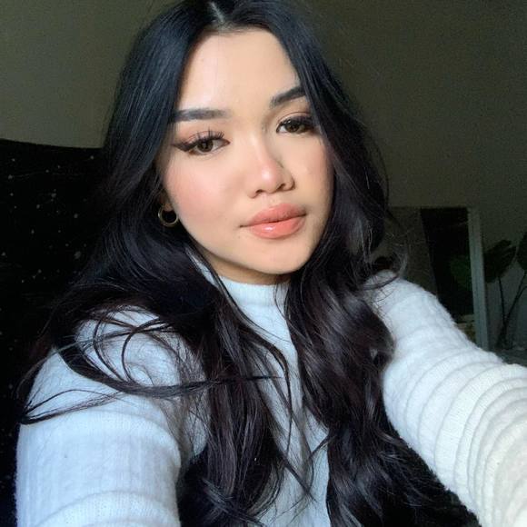 Profile Picture of Megan Megan (@aure_megan) on Poshmark