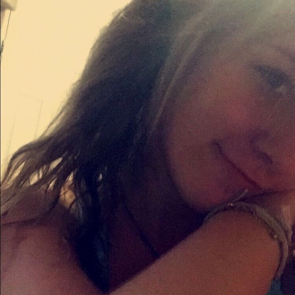 Profile Picture of Ariel Rogers (@arielroserogers) on Poshmark