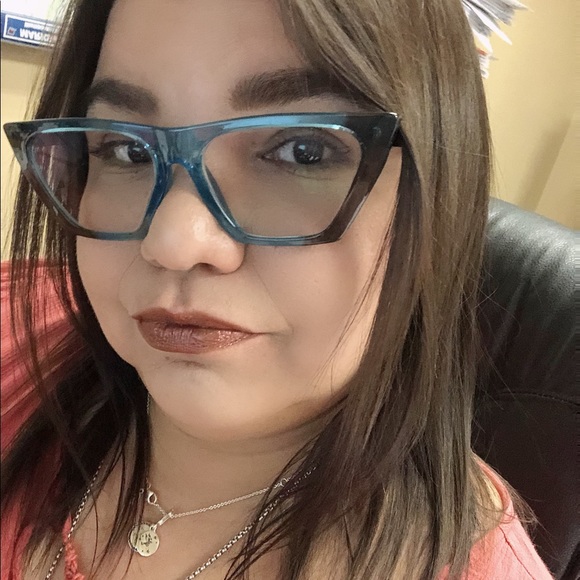 Profile Picture of Lorna Serrano (@lornaserrano) on Poshmark