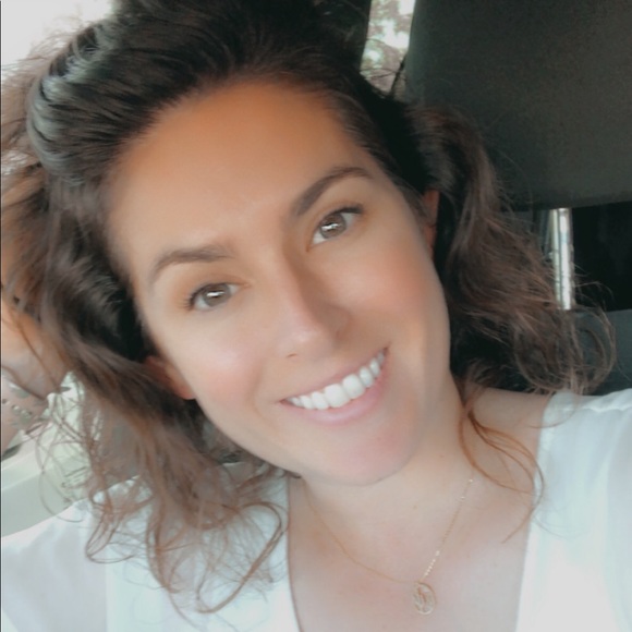 Profile Picture of Lindsey Argraves (@linds3714) on Poshmark