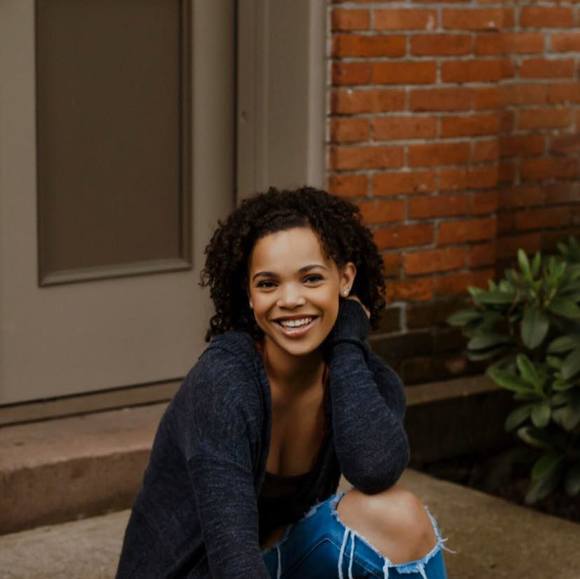 Profile Picture of Joelle Cobbs (@joelle_cobbs) on Poshmark