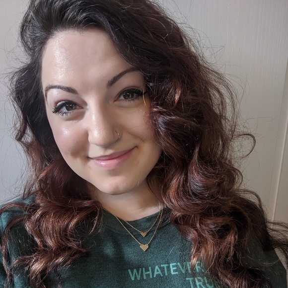 Profile Picture of Ruth Stewart (@ruthstewart) on Poshmark