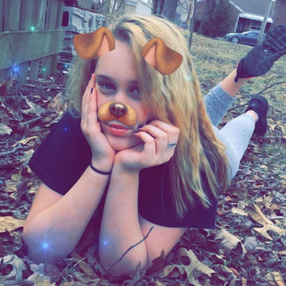 Profile Picture of Raven Borcky (@raven_x) on Poshmark
