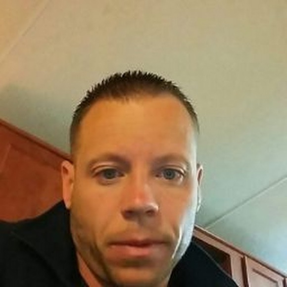 Profile Picture of David Dever (@daviddeucedever) on Poshmark