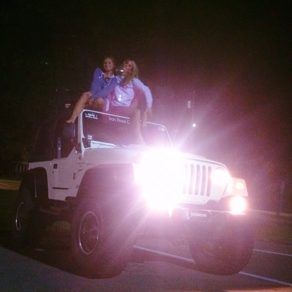 Profile Picture of Julie Strotman (@juliestrot) on Poshmark