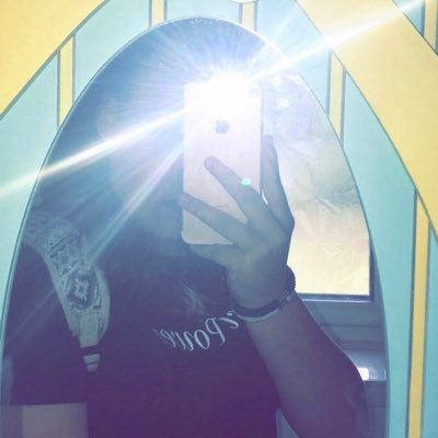 Profile Picture of Lillie Mark (@LillieMark4) on Twitter