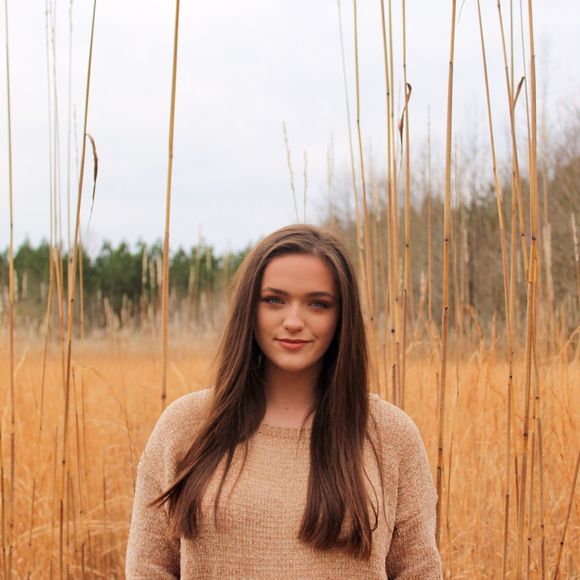 Profile Picture of Peyton Henry (@peytonhenry02) on Poshmark