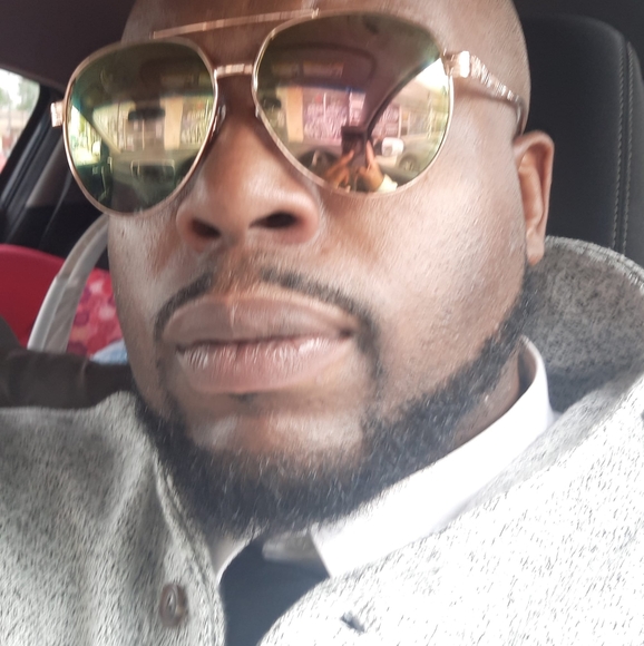Profile Picture of Marcus Hooks (@0b1senpie) on Poshmark