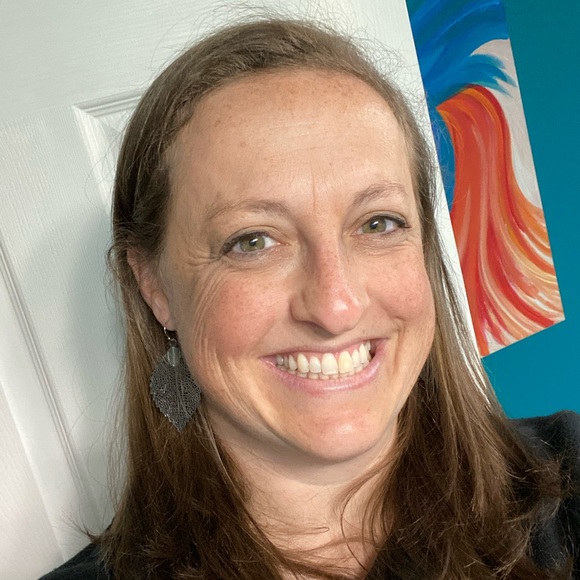 Profile Picture of Holly Timmreck (@holly_timmreck) on Poshmark