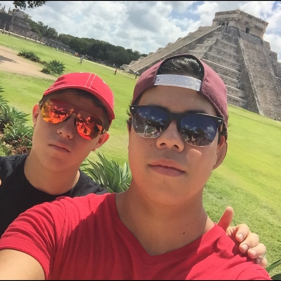 Profile Picture of Jose Figallo (@josefigallo) on Poshmark