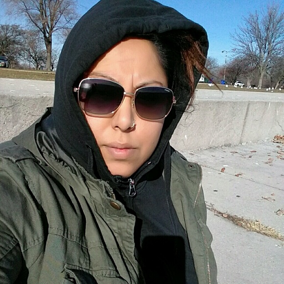 Profile Picture of Sylvia Chacon (@chivis22) on Poshmark