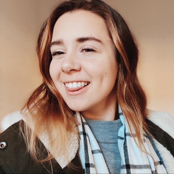 Profile Picture of Quinlyn Manfull (@qmanfull) on Poshmark