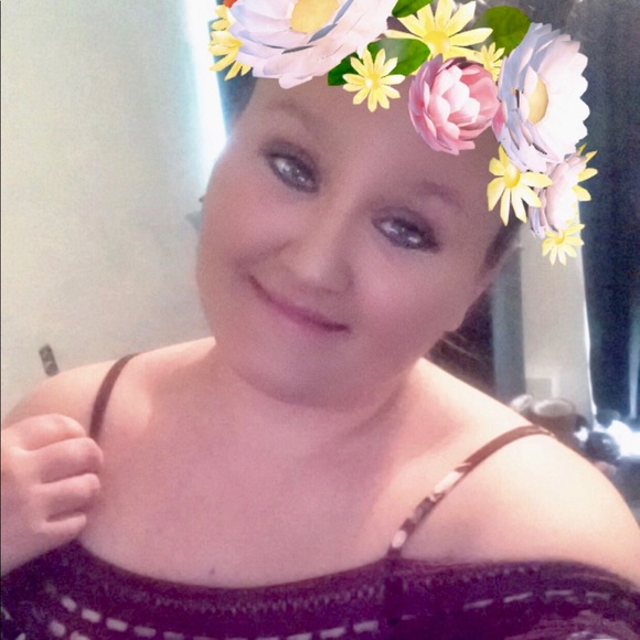 Profile Picture of Brittney Ramirez (@brittneyr1996) on Poshmark