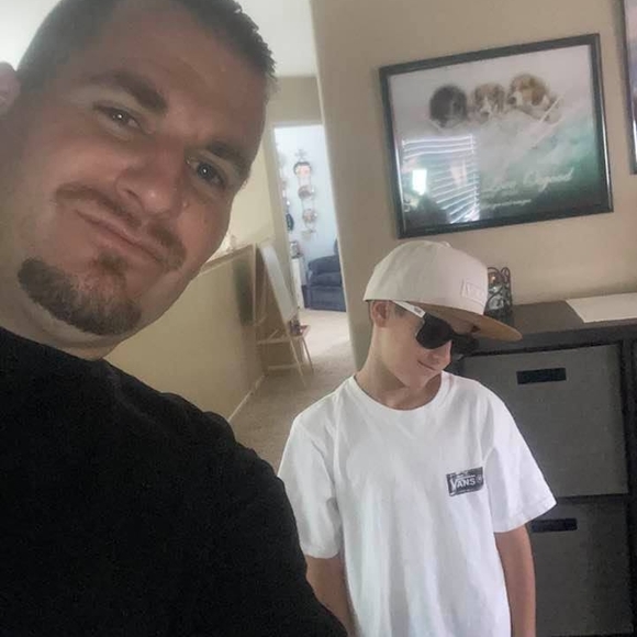 Profile Picture of Robert Scutero (@robertscutero) on Poshmark