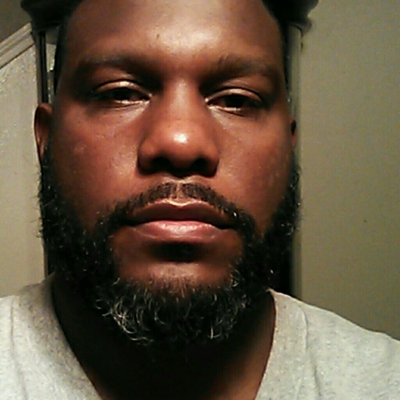 Profile Picture of Terry Howard (@thowar005) on Poshmark