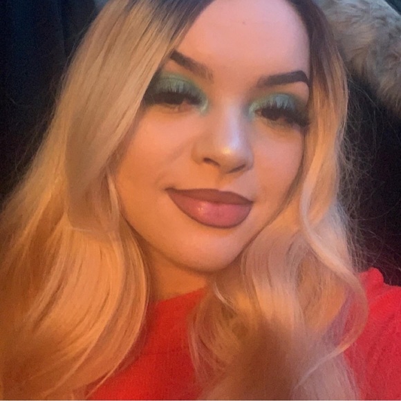 Profile Picture of Briana Panek (@bdp3500) on Poshmark