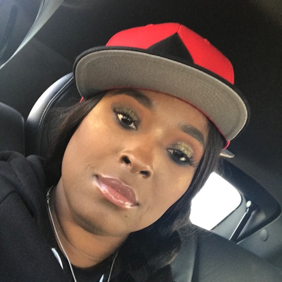 Profile Picture of Jevette Collier (@jcollier77) on Poshmark