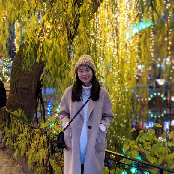 Profile Picture of Yunyun Shao (@therealyshao) on Poshmark