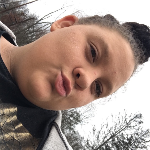 Alexis Duda - Poshmark Profile Picture of Alexis Duda (@queen_lex4) on Poshmark