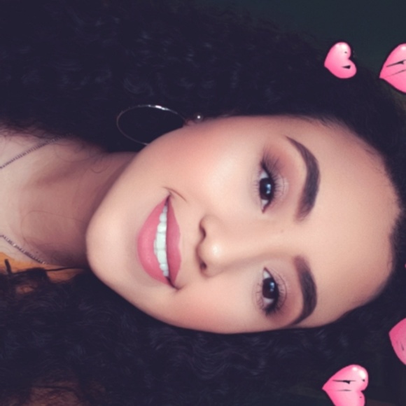 Profile Picture of Meybelin Vivar (@meyvivar) on Poshmark
