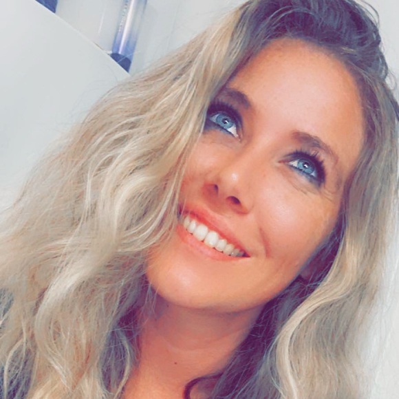 Profile Picture of Jen Dakin (@jendakin) on Poshmark