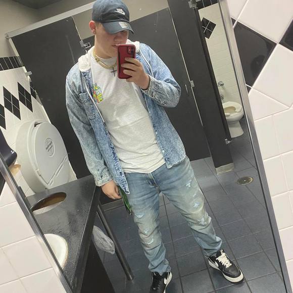 Profile Picture of Justin Marker (@justinmarker) on Poshmark