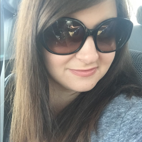 Profile Picture of Kristen Orecchio (@korecchio) on Poshmark