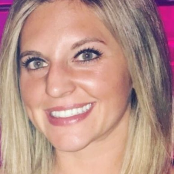 Profile Picture of Taylor Mackey (@taylormackey9) on Poshmark