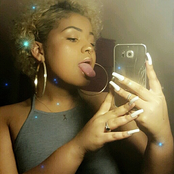 Profile Picture of Kiowa Davis (@kiowastarr) on Poshmark