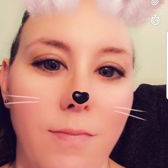 Profile Picture of Madiawn Hutts (@madisenhutts725) on Poshmark