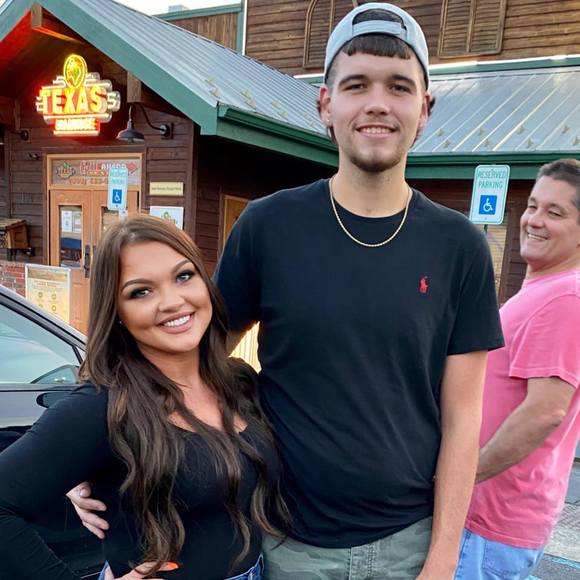 Profile Picture of Devaudrey Bixler (@devaudreyhunter) on Poshmark