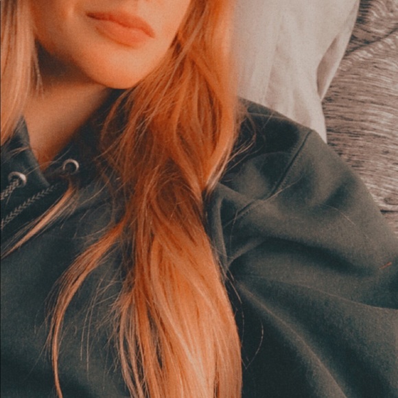 Profile Picture of Lacey Roy (@maytwentysixth) on Poshmark