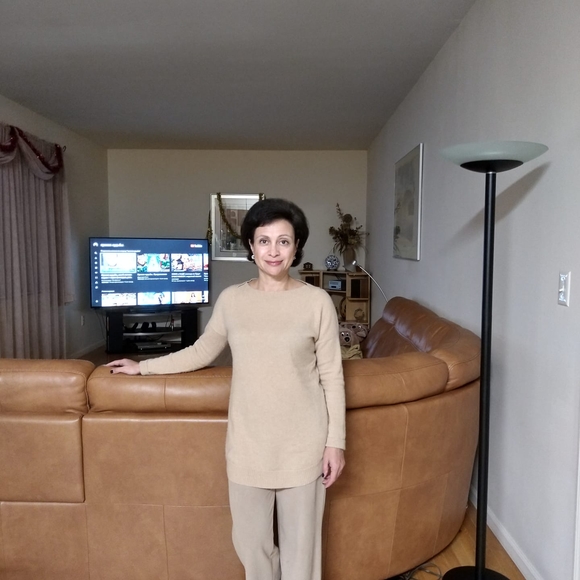 Profile Picture of Elena Shnayder (@eshnayder1) on Poshmark