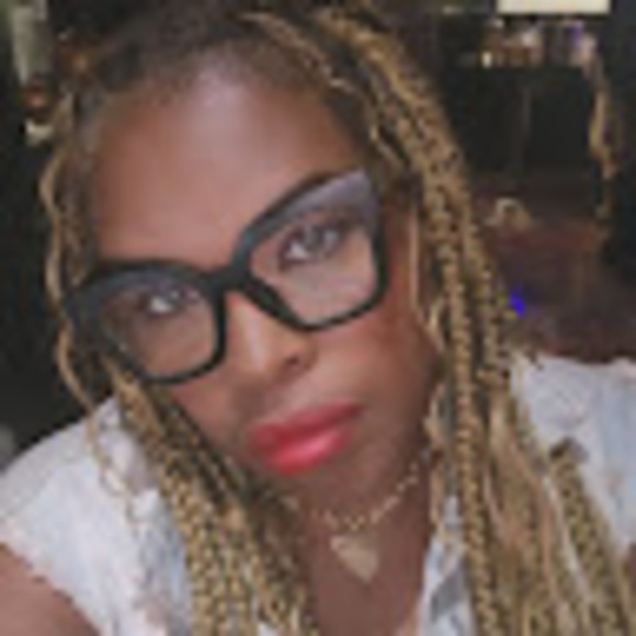 Profile Picture of Kim Briscoe (@kimbriscoe268) on Poshmark