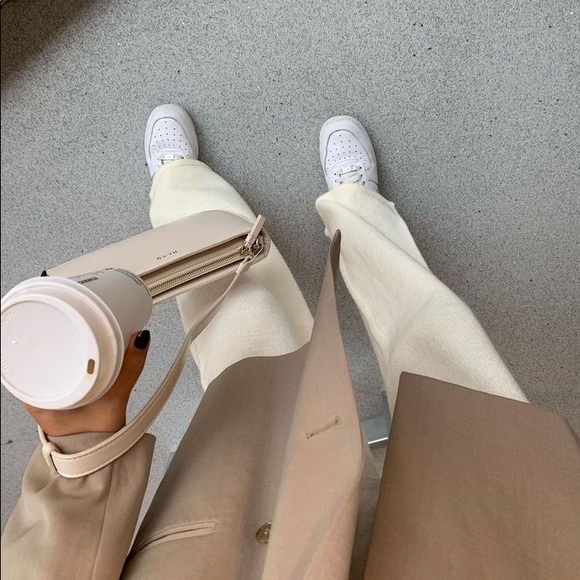 Profile Picture of Samantha Stocco (@samanthastocco) on Poshmark