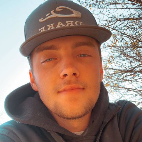 Profile Picture of Ryan Glasner (@ryanglasner) on Poshmark