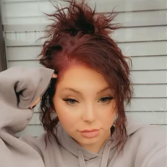 Profile Picture of Kelsie Barker (@kelsiebarker232) on Poshmark