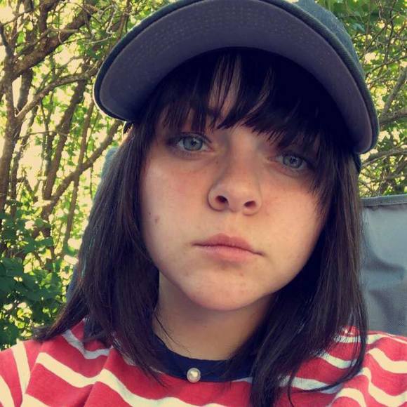 Profile Picture of Hayley Price (@hayleyprice2001) on Poshmark