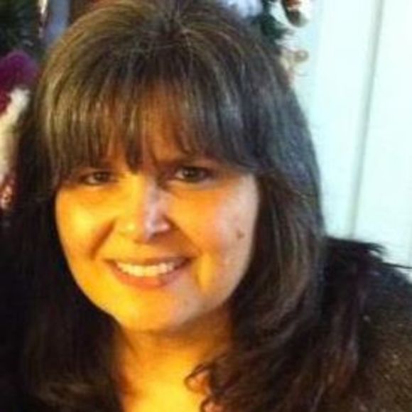 Profile Picture of Rose Foss (@iowa80) on Poshmark