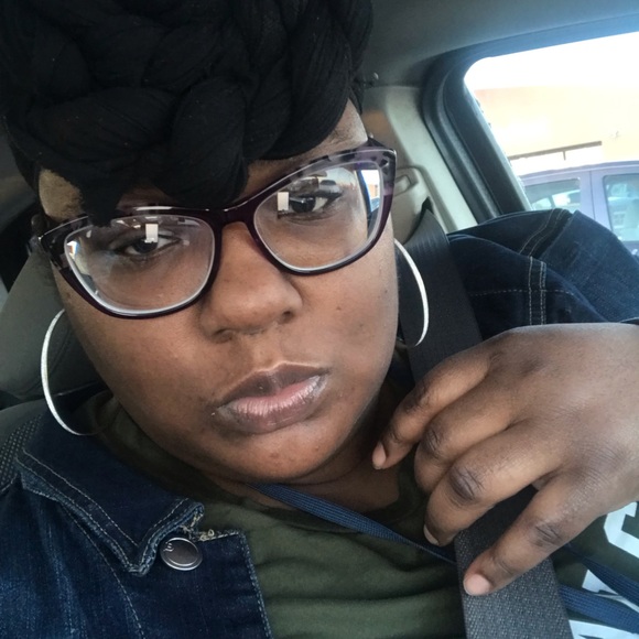 Profile Picture of Cierra Northern (@chocgeemarie) on Poshmark