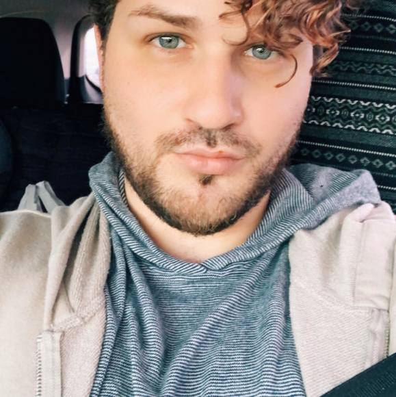 Profile Picture of Travis Shanks (@travisshanks) on Poshmark