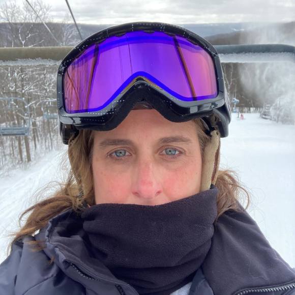 Profile Picture of Lisa Harman (@lharman) on Poshmark