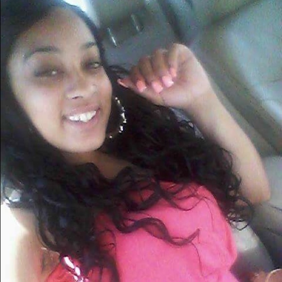 Profile Picture of Whitley Harkcom (@whitleyharkcom) on Poshmark