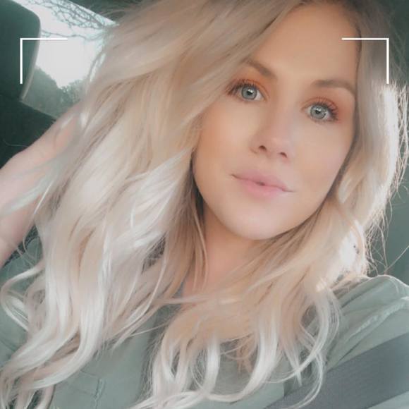 Profile Picture of Laci Stansel (@lacistansel) on Poshmark