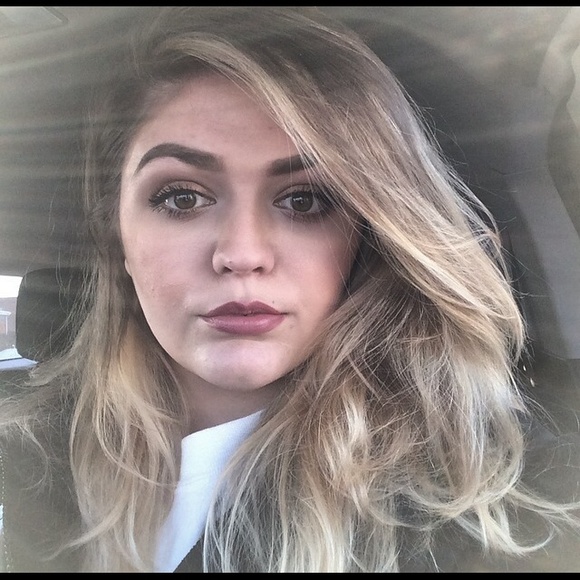 Profile Picture of Erin Handwork (@erinmurphyh) on Poshmark