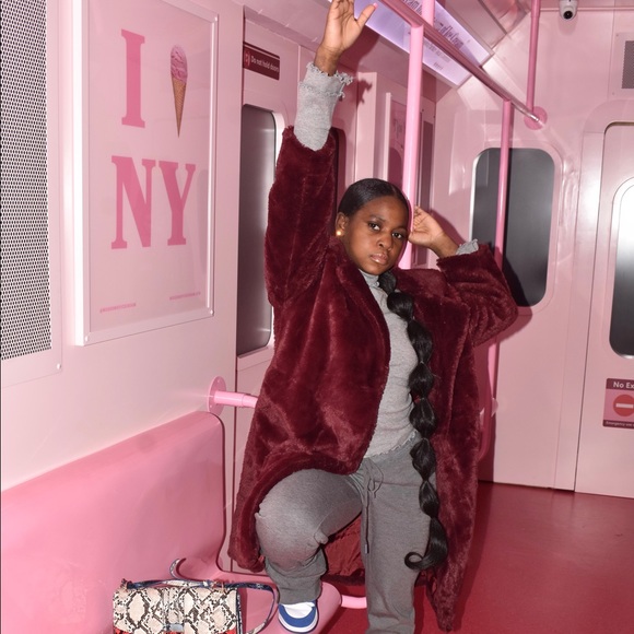 Profile Picture of Amira Clark (@pinkypromise221) on Poshmark